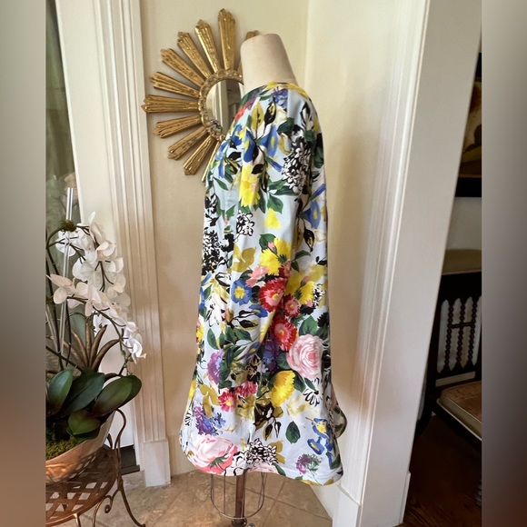 Exquisite Cape Dress - Picture 2 of 5